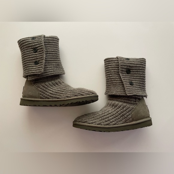 UGG Classic Cardy II Knit Boot Sherpa Winter
Warm Cozy Tall Button Chic - Picture 12 of 13